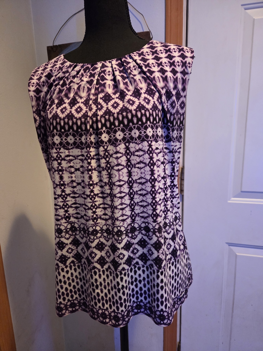Calvin Klein Purple & White Sleeveless Printed Blouse